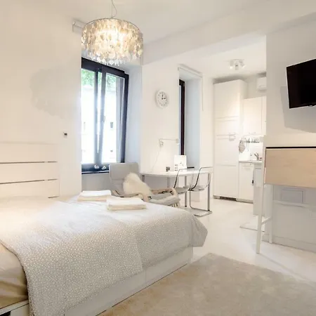 White With Ac By Kovee Apartament