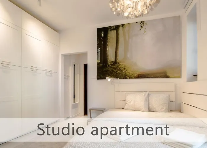 White With Ac By Kovee براتسيلافا